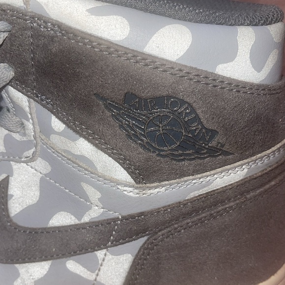 Men's Air Jordan 1 Retro High Wolf Grey AA3993-027 - Picture 5 of 12